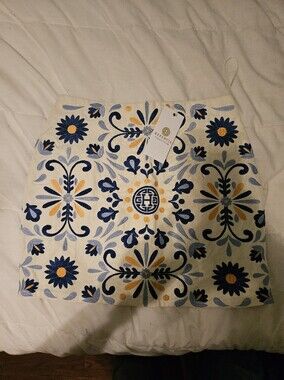 NWT Herencia Plebita Embroidered, Size Medium